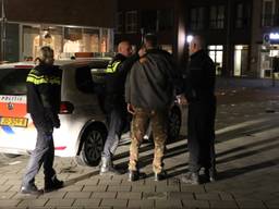 De man is afgevoerd naar het politiebureau. (foto: FPMB Erik Haverhals)