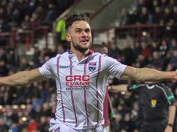 Alex Schalk juicht in het shirt van Ross County (foto: VI Images).