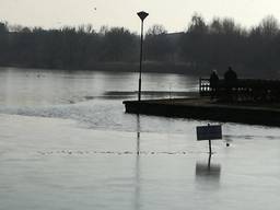 Het bordje dat zich op mysterieuze wijze verplaatst. (Foto: Nynke Bijlsma)