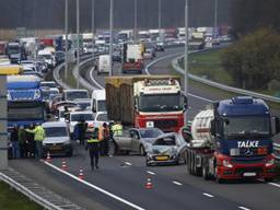 Er is een flinke file ontstaan (foto: SK-Media).