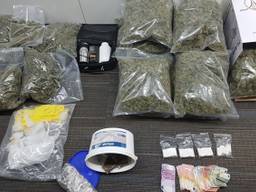 De politie vond een flinke partij drugs (foto: politie)