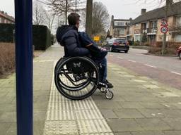 De buschauffeur reed door en Stijn bleef achter. (Foto: Rogier van Son)