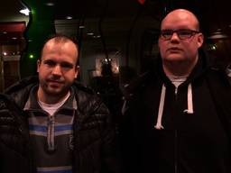 Supporters Christian en Nick van FC Den Bosch zijn teleurgesteld omdat de M-side nog wel even dicht blijft