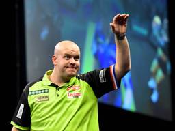 Michael van Gerwen tijdens de eerste Premier League-avond in Berlijn. (Foto: VI Images)