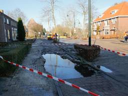 De gesprongen waterleiding in Oosterhout (foto: Marcel van Dorst / SQ Vision Mediaprodukties)