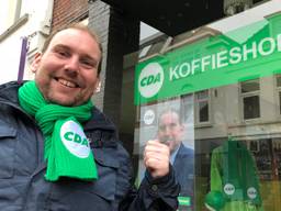 Robert Breedveld bij zijn koffieshop in Roosendaal