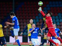 FC Den Bosch wint van FC Dordrecht, dat maandag nog periodekampioen werd (foto: OrangePictures).