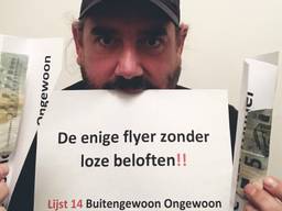 De politieke partij Buitengewoon Ongewoon deelt zondag geld uit aan willekeurige voorbijgangers.