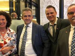 Blije gezichten bij de PVV in Ruchen. (Foto: Jan Waalen)
