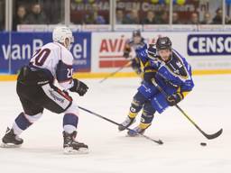 Moment uit de wedstrijd Tilburg Trappers - Blue Devils Weiden. (Foto: Arie Leeuwesteijn)