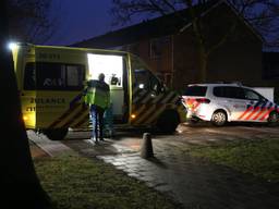 Een man is zaterdagavond naar het ziekenhuis gebracht na een steekpartij in Oosterhout. (Foto: Mathijs Bertens)