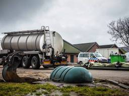 Er werden bij een inval bij het bedrijf 40 voertuigen in beslag genomen (Foto: Rob Engelaar).