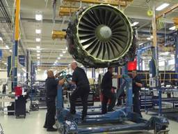 Onderhoud aan vliegtuigmotoren bij StandardAero (foto: Youtube)