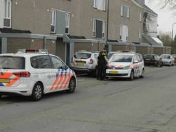 De woning ligt aan de Spoorstraat. (Foto: Pim Verkoelen).