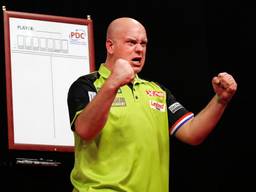 Michael van Gerwen verslaat Wright. (foto: VI Images)