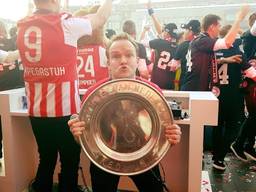 Jordy met de kampioensschaal