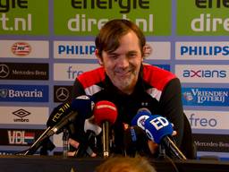 Trainer Phillip Cocu tijdens de persconferentie. Foto: Omroep Brabant