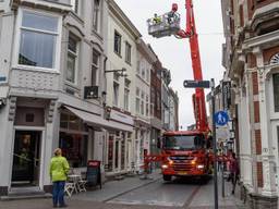 De Torenstraat was compleet afgesloten tijdens de reddingsactie. (Foto: Tom van der Put/ SQ Vision)