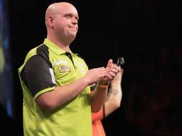 Van Gerwen komt donderdagavond twee keer in actie tijdens Premier League of Darts (foto: Lawrence Lustig/PDC)