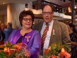 Zus Monique en broer Toine Jimkes uit Bergen op Zoom, die tot hun verrassing beiden werden verrast (foto: Jan Waalen).