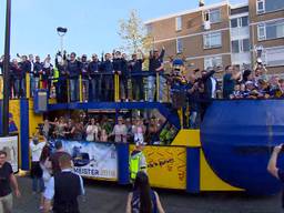 De Tilburg Trappers zijn feestelijk gehuldigd voor hun kampioenschap in het centrum van Tilburg.