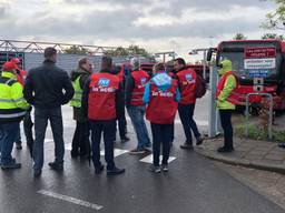 Chauffeurs verzamelen in Eindhoven (Foto: René van Hoof).