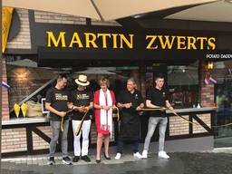 De opening van de frietzaak in Singapore.