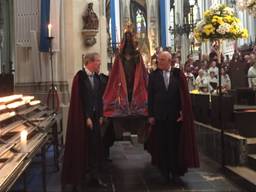 Het Mariabeeld maakt dit jaar alleen een ronde door de kerk. (Foto: Rob Bartol)