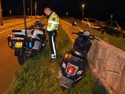 De politie kon de man stoppen op de Burgemeester Bechtweg. (Foto: Toby de Kort)