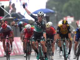 Danny van Poppel zie als nummer twee Sam Bennett de winst vieren (foto: VI Images).