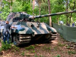 Aankomst van de Königstiger tank (Foto: Raoul Cartens)