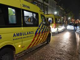 De slachtoffers werden in een ambulance naar een ziekenhuis gebracht. (Foto: Toby de Kort)