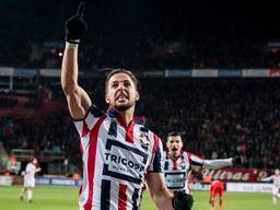 Fran Sol na zijn doelpunt in de uitwedstrijd tegen FC Twente (foto: VI Images).