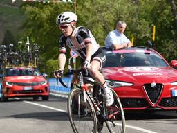 Sam Oomen dringt de toptien van de Giro binnen. (Foto: VI Images)