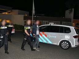 Het personeel en bewoners van De Hazelaar sloten zich op en de politie wist de verdachte uiteindelijk te overmeesteren. Foto: Toby de Kort