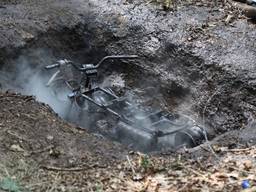 De brandende quad werd in een gat gevonden (foto: Gabor Heeres/SQ Vision Mediaprodukties)