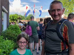 Opa van Doremalen (74) met zijn kleindochter Pien (6)