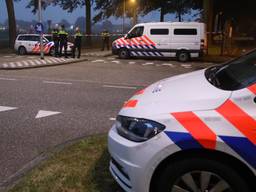 Politie op de plek van de schietpartij aan de Hoogheuvelstraat in Oss. (foto: Gabor Heeres/ SQ Vision)