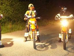 De brandweer zet onder andere twee motoren in. (Foto: Persbureau Midden Brabant).