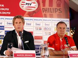 Marcel Brands stelde Dick Advocaat aan als nieuwe trainer, kampioen werd PSV dat jaar niet (foto: VI Images).