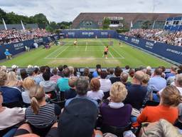 Toeschouwers kijken in Rosmalen naar toptennis (foto: VI Images)