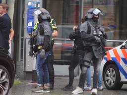 Politie is met man en macht aanwezig (foto: Bart Meesters/Meesters Multi Media)