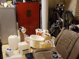 De man zou al weken in de garagebox zijn verbleven. (Foto: politie.nl)