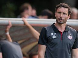 Mark van Bommel als trainer van PSV Onder 19 (foto: VI Images).