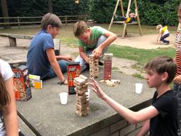 De leerlingen van basisschool Roald Dahl zijn voor hun schoolkamp in Bergeijk (foto: Tonnie Vossen)