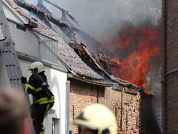 De brand begon in het voormalige koetshuis. Foto: Christian Traets/ SQ Vision Mediaprodukties