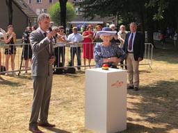Koningin Beatrix op het feestje van Jantje Beton. (Foto: Erik Peeters)