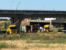 De ravage op de N2. (Foto: Sander van Gils)