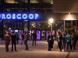 Alle bioscoopbezoekers moesten de Euroscoop verlaten. (foto: Jack Brekelmans / Reality Photo)