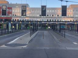 Het is stil op het busstation in Eindhoven (foto: Hans van Hamersveld).